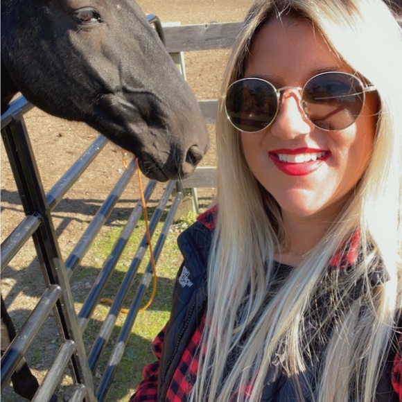 Meet your Posher, Susan - Picture 3 of 3